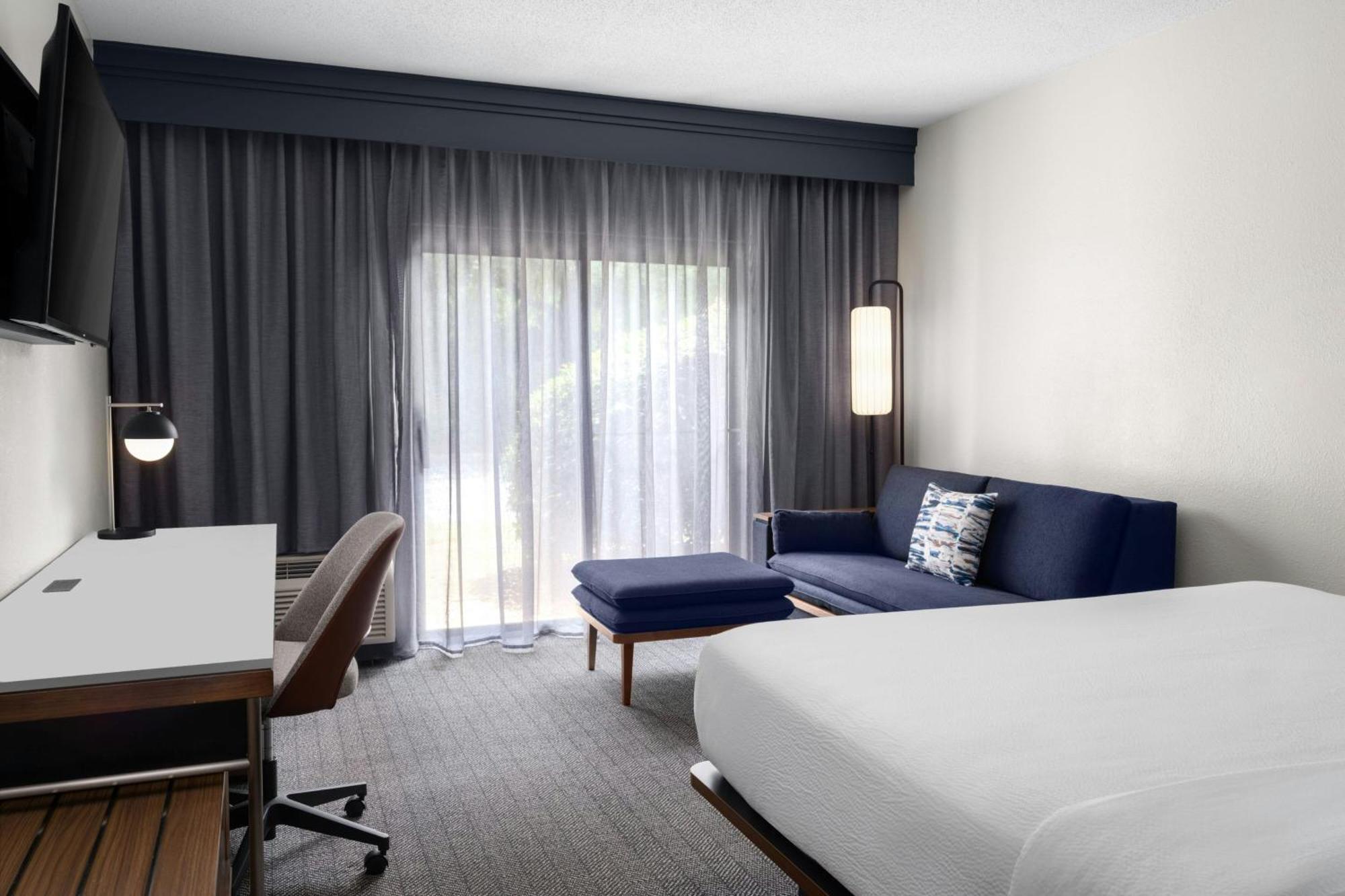 Courtyard Birmingham Hoover Bagian luar foto