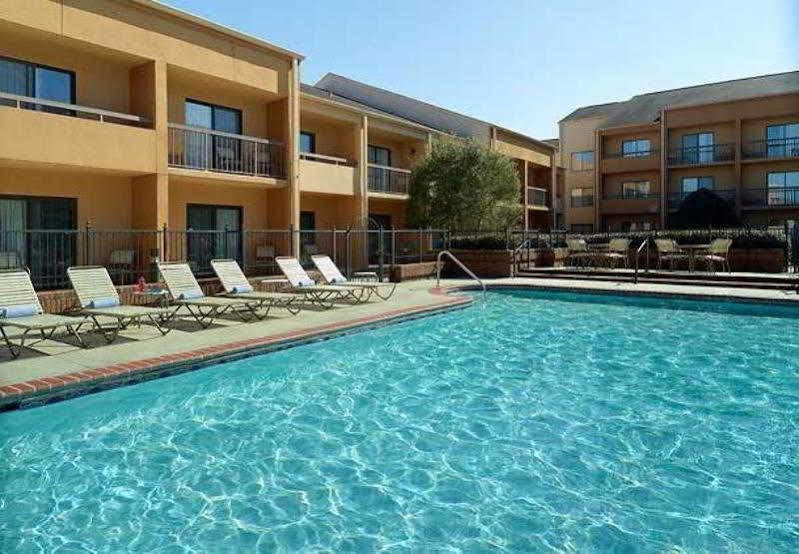 Courtyard Birmingham Hoover Bagian luar foto